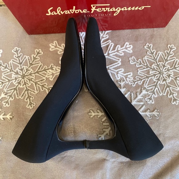SALVATORE FERRAGAMO Black Pumps NARROW - Picture 10 of 16